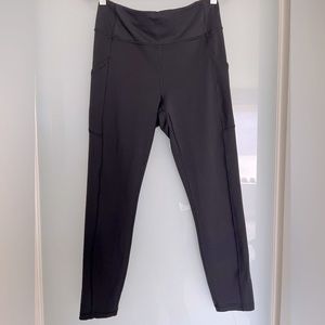Lululemon black tights with 24 inch seam and side pockets